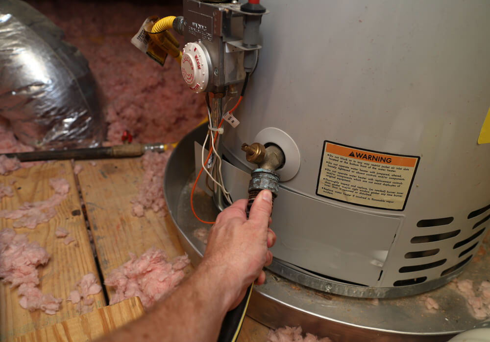 Connecting a hose to a water heater